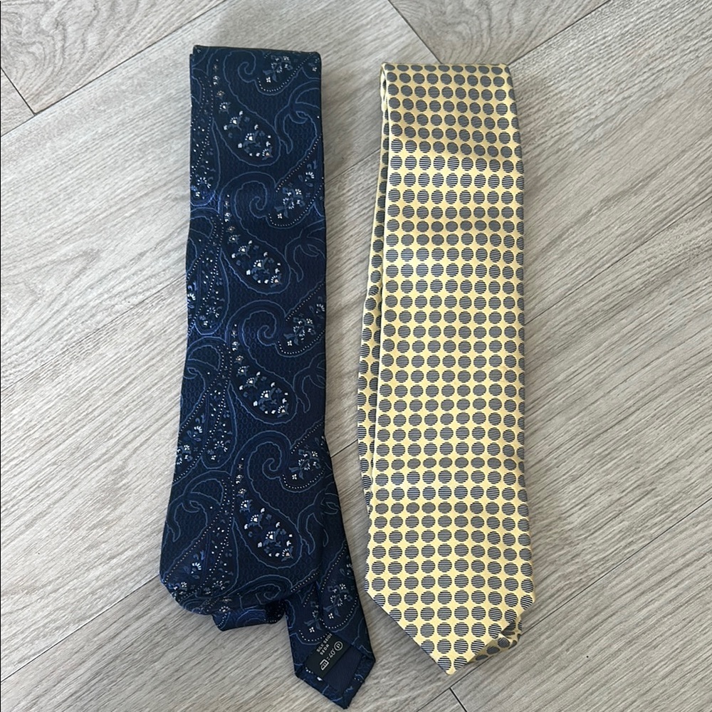 Elegant Navy and Gold Patterned Ties